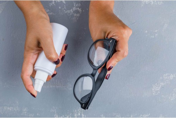 How to Clean Eyewear and Sunglasses Without Scratching the Lenses – Expert Tips How to Clean Eyewear and Sunglasses Without Scratching the Lenses – Expert Tips