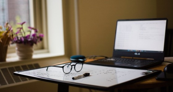 The Benefits of Blue Light Glasses: Should You Wear Them?