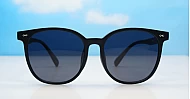Large round women's polarised sunglasses in TR frames — Sloan by iPOP