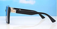 iPOP Duchess oversized square polarised sunnies in temple detail