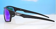  iPOP Bullet angular wrap polarised sunnies in matte black with blue mirror lenses