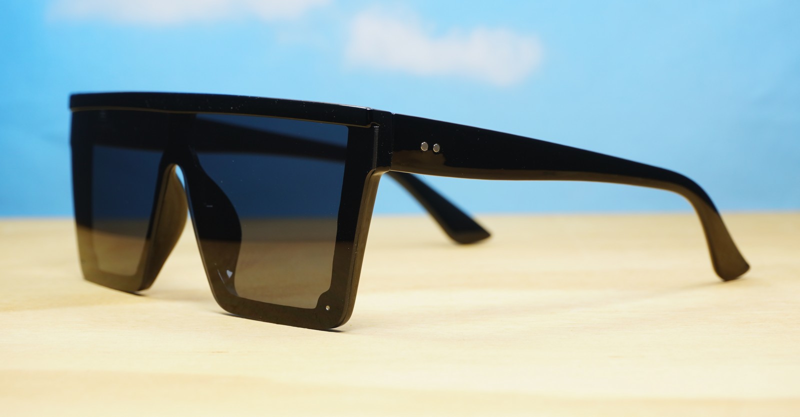 Dakota Unisex UV Sunglasses