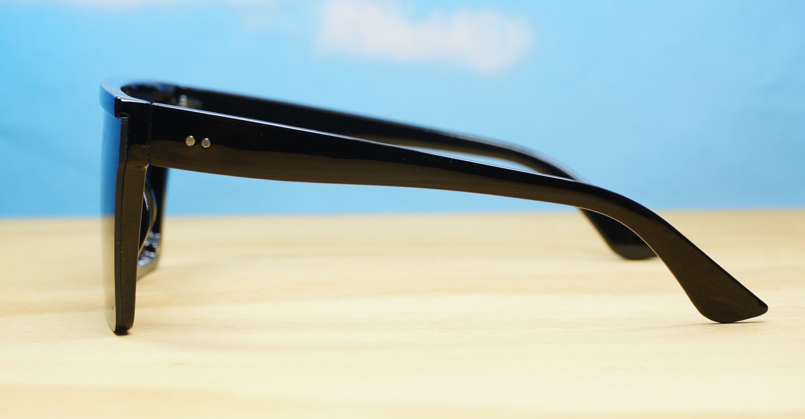 Dakota Unisex UV Sunglasses