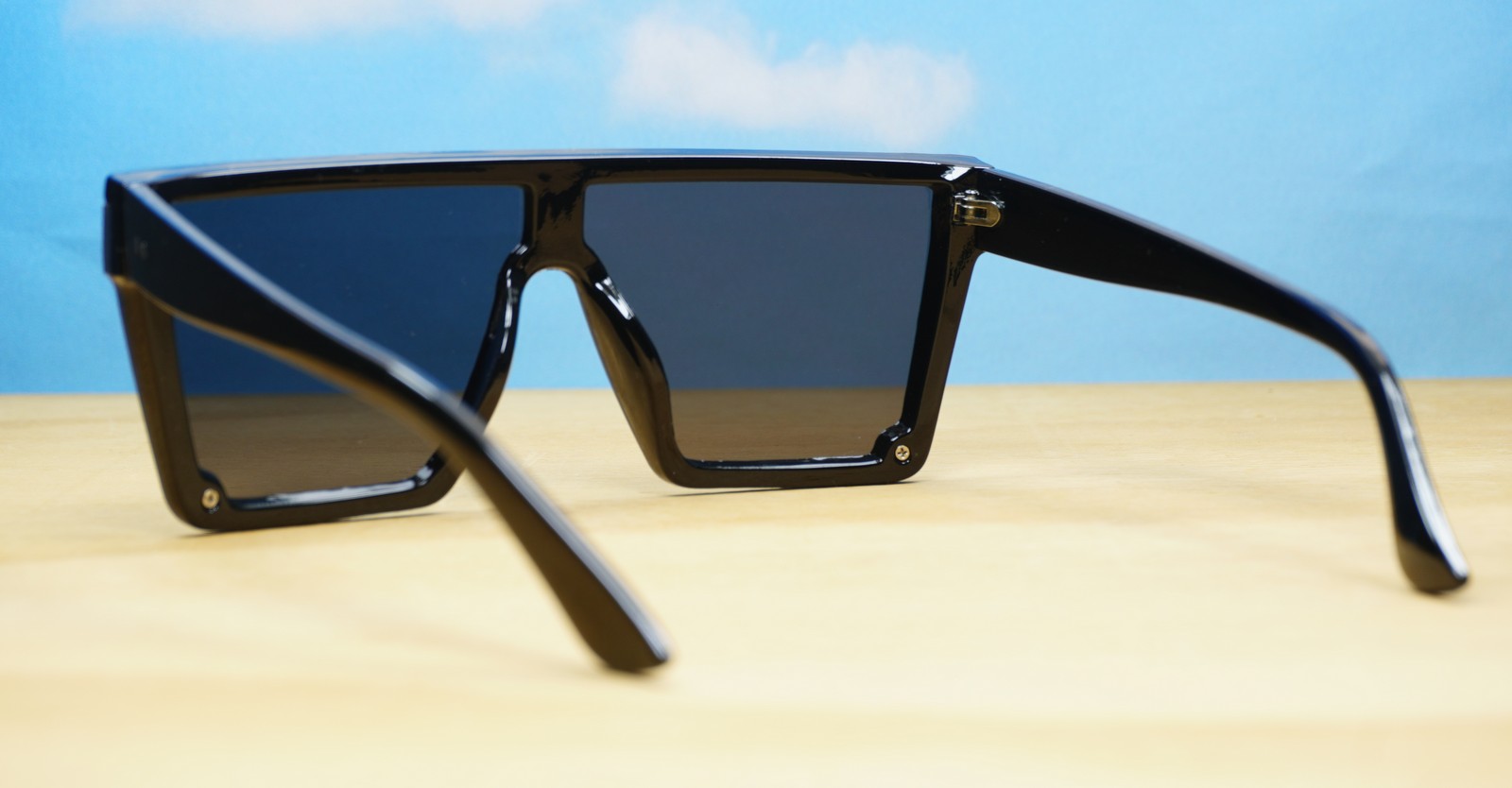 Dakota Unisex UV Sunglasses