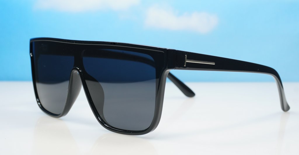  iPOP Jordan SD flat top polarised sunnies in shiny black with super dark lenses