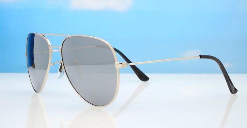 Polarised aviator sunglasses with silver mirror lenses and silver metal frames