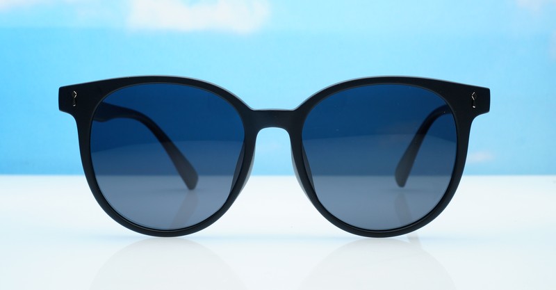 iPOP Vesper large round polarised sunnies in [colour] with gold detail and super dark lenses