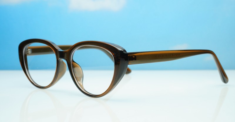 Cat-eye vintage-style anti blue light glasses with silver detailing and steel hinges