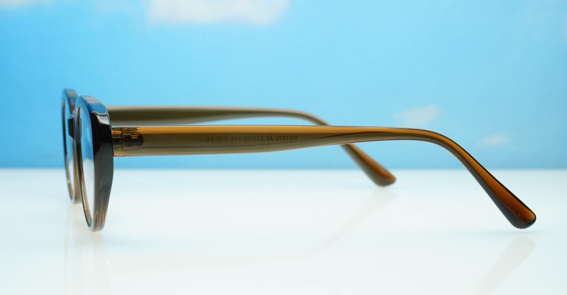 Cat-eye vintage-style anti blue light glasses with silver detailing and steel hinges