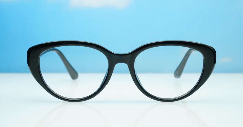 Cat-eye vintage-style anti blue light glasses with silver detailing and steel hinges
