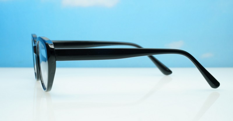 Cat-eye vintage-style anti blue light glasses with silver detailing and steel hinges