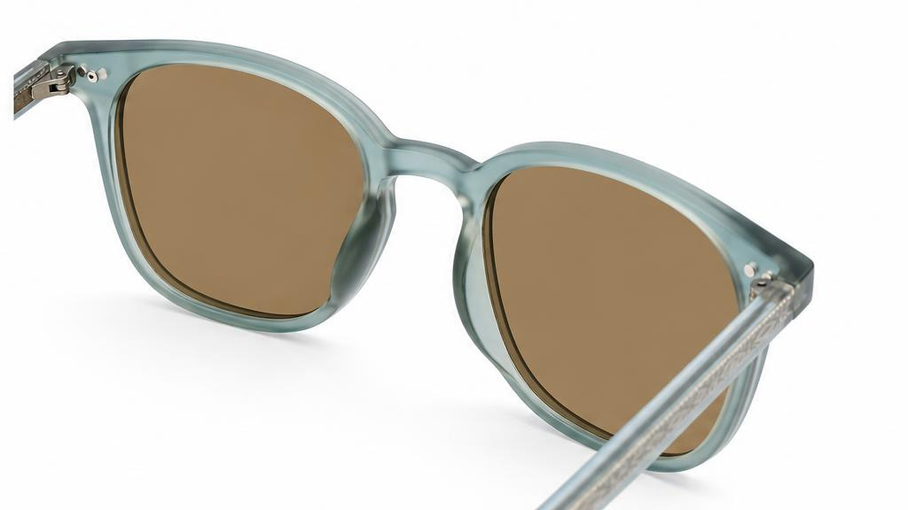 iPOP Solara polarised wayfarer sunglasses in with dark grey lenses