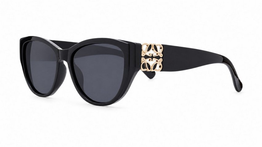 Women's cat-eye polarised sunglasses with gold temple detailing