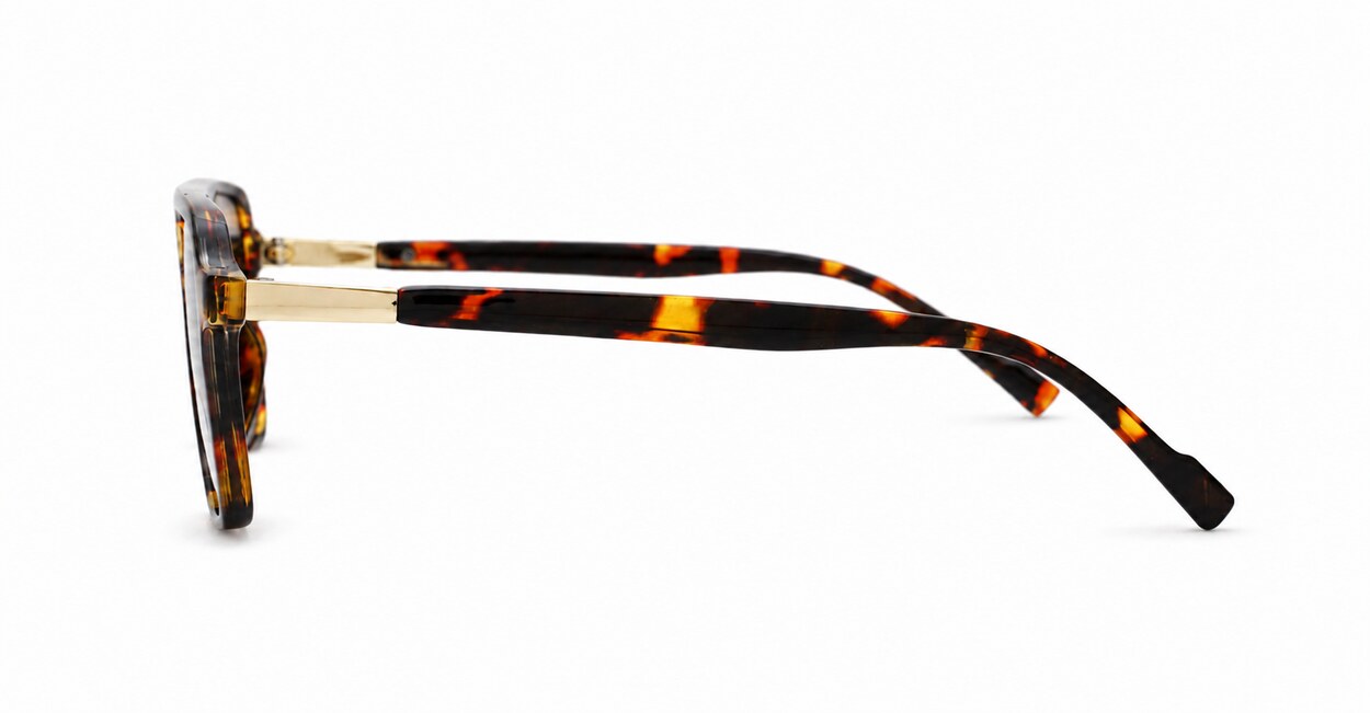 Classic squared aviator sunglasses with gold-tipped temples