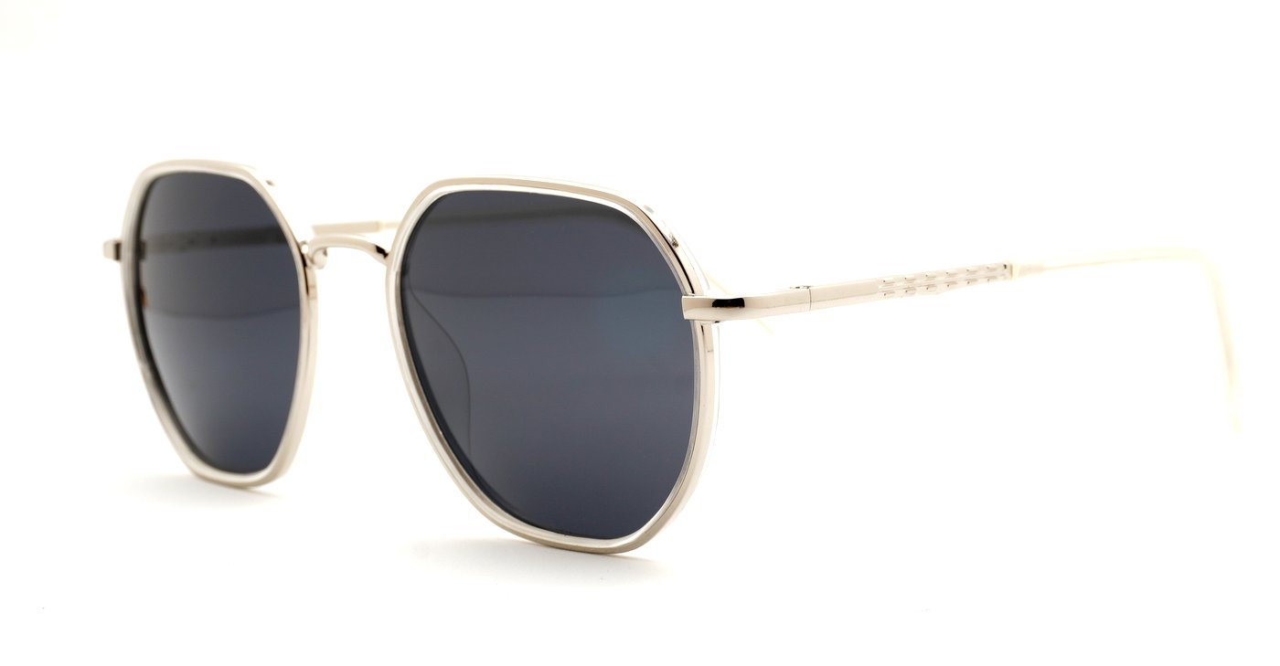 Vintage style metal frame polarised sunglasses