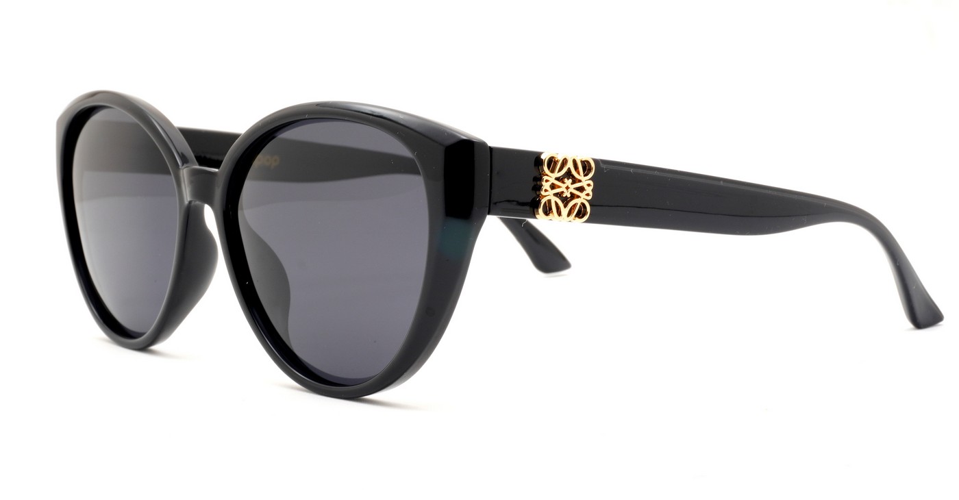 Women’s vintage cat eye polarised sunglasses with soft upsweep and gold temple accents