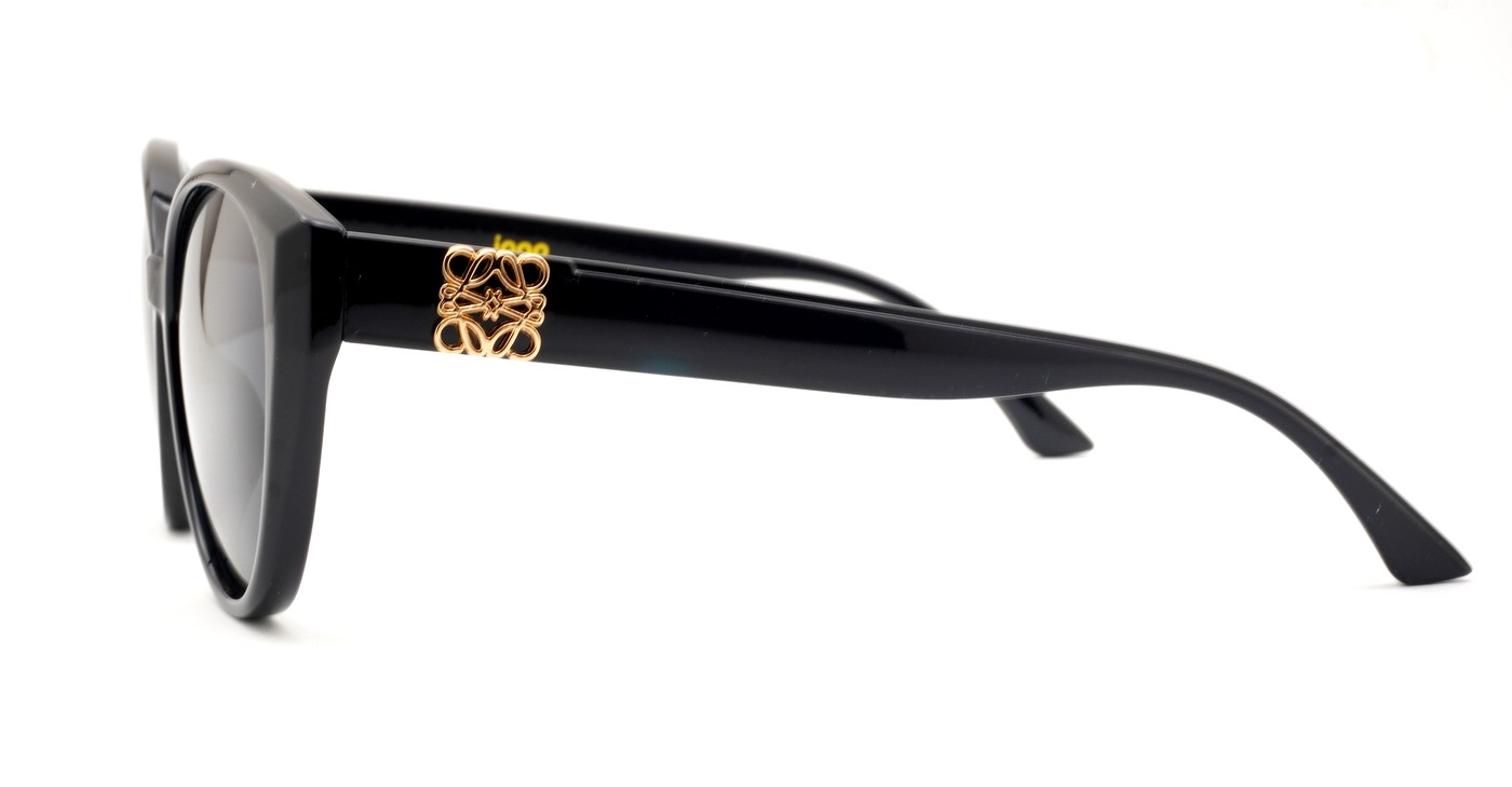 Women’s vintage cat eye polarised sunglasses with soft upsweep and gold temple accents