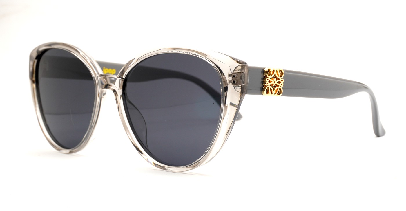 Women’s vintage cat eye polarised sunglasses with soft upsweep and gold temple accents