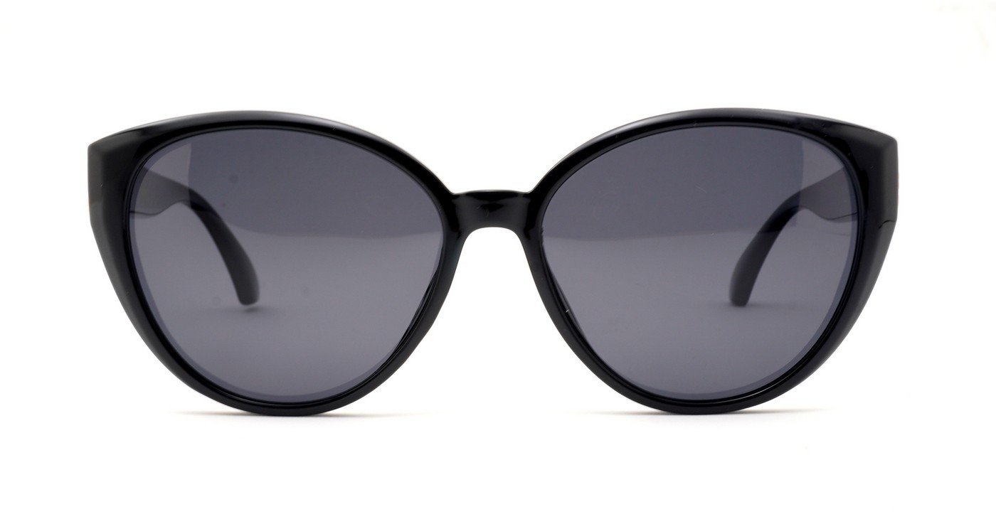 Women’s vintage cat eye polarised sunglasses with soft upsweep and gold temple accents
